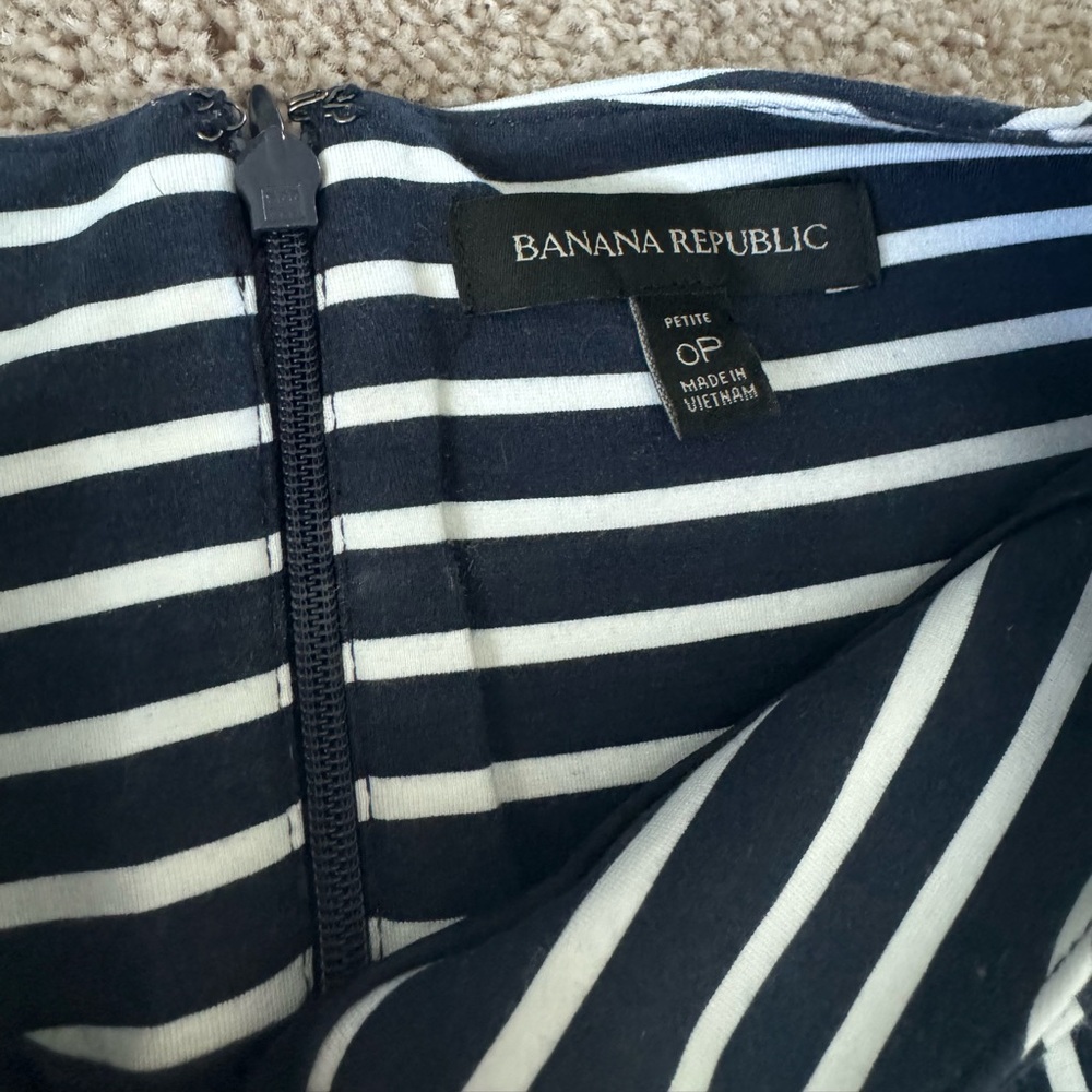 Navy and White Banana Republic work dress - Picture 2 of 7